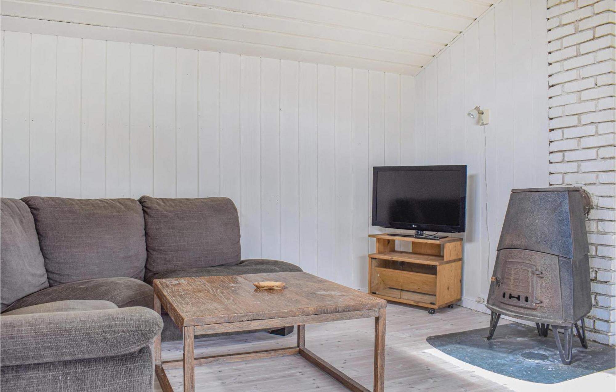 Beautiful Home In Vallavik With Kitchen Bu Buitenkant foto