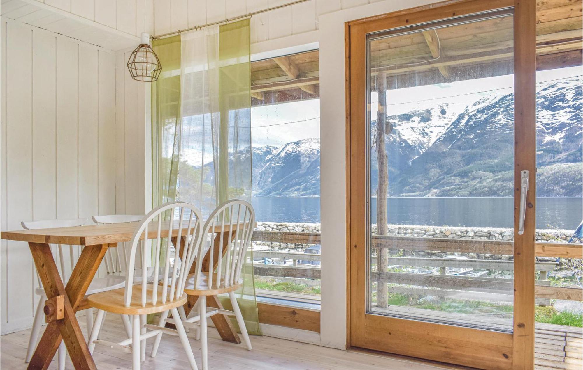 Beautiful Home In Vallavik With Kitchen Bu Buitenkant foto
