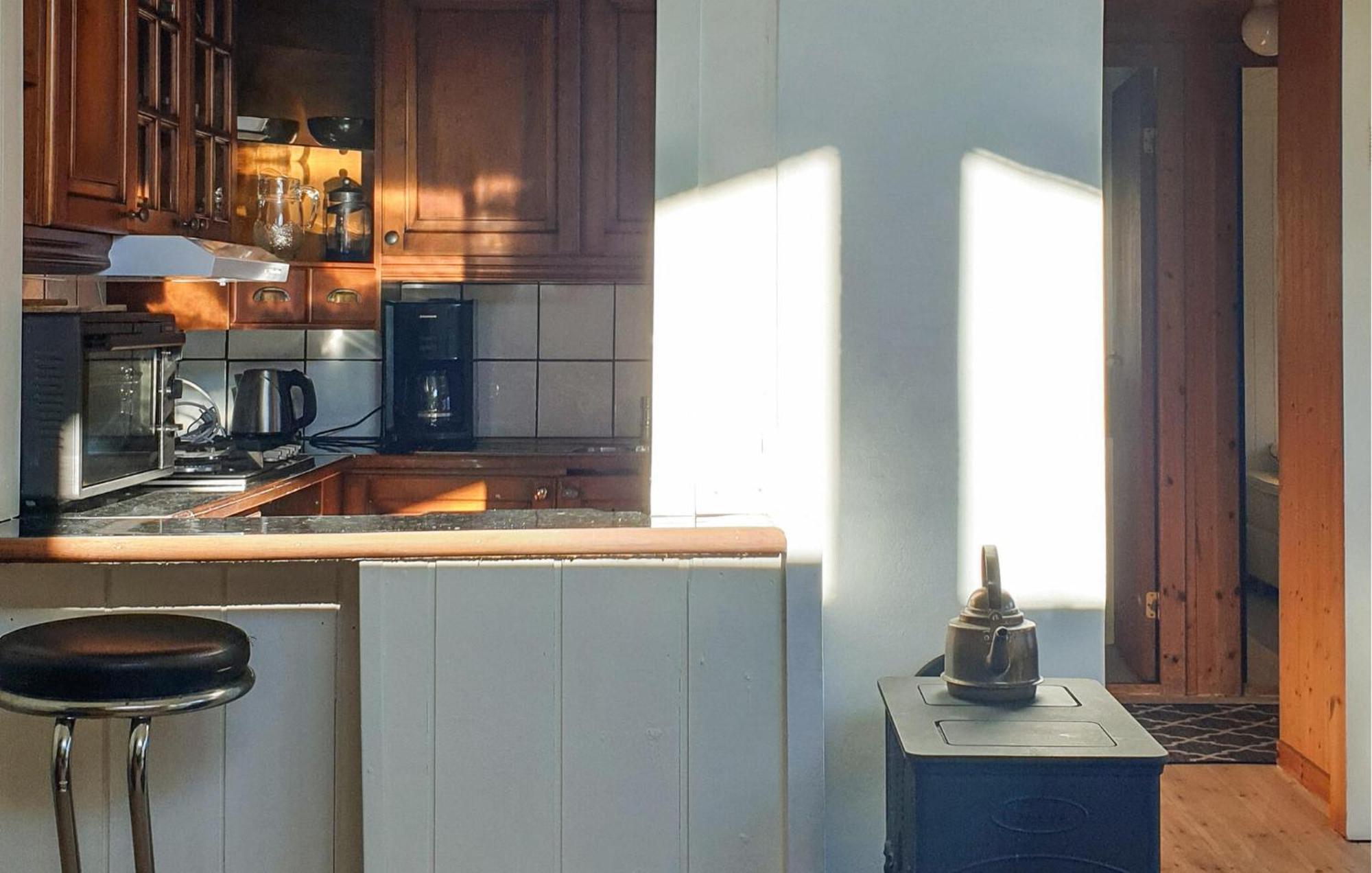 Beautiful Home In Vallavik With Kitchen Bu Buitenkant foto