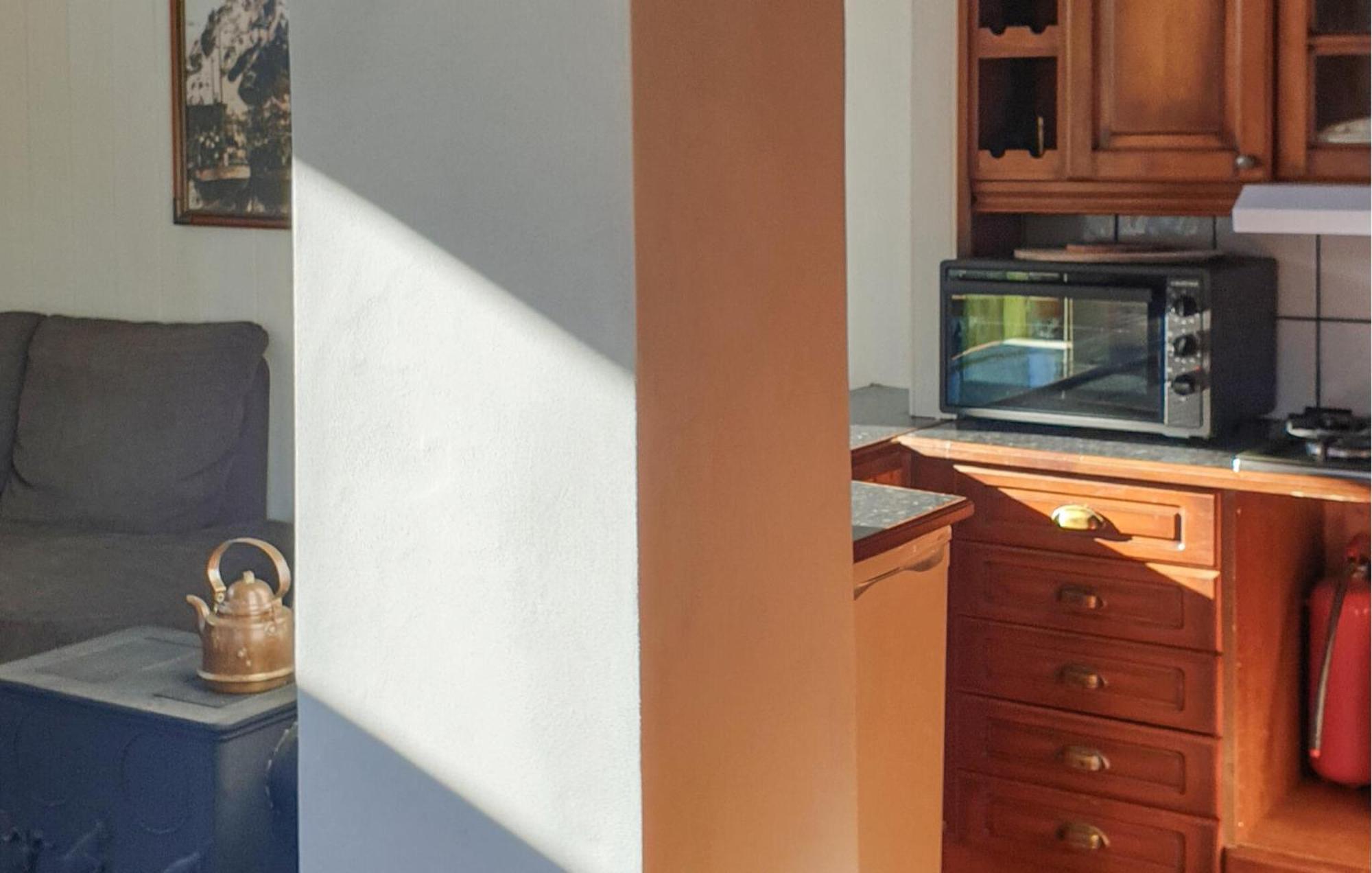 Beautiful Home In Vallavik With Kitchen Bu Buitenkant foto